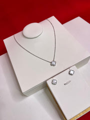 Vc White Clover Leaf Pendant Set