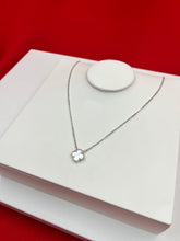 Van Clover Leaf Silver Necklace