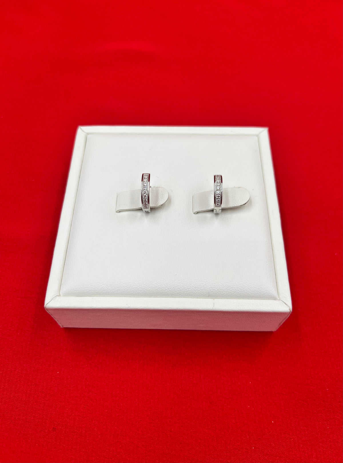 Single line Silver bali (hoops)