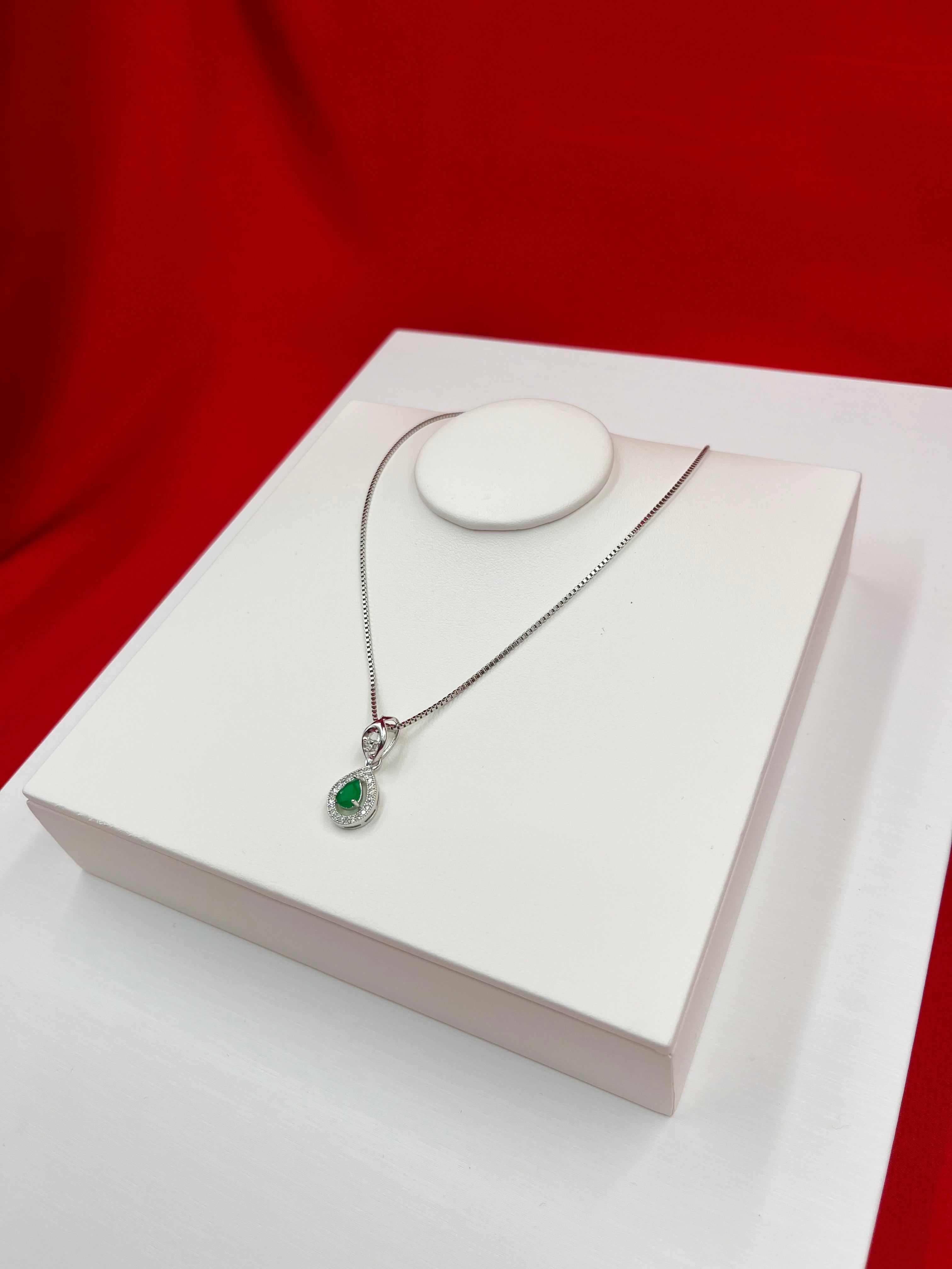 Green Waterdrop Pendant Necklace