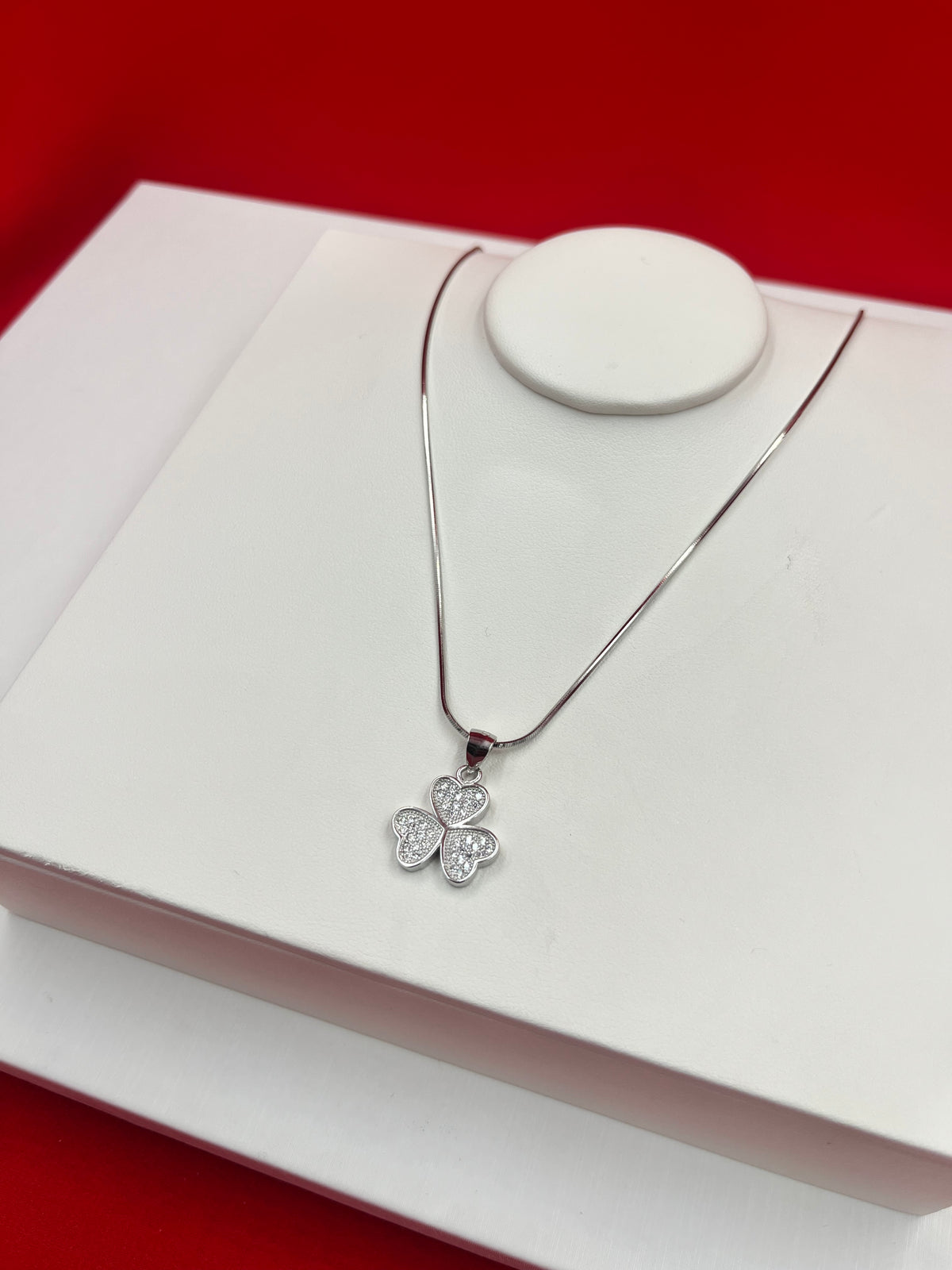 Three-Leaf Clover Pendant Necklace (WN114)