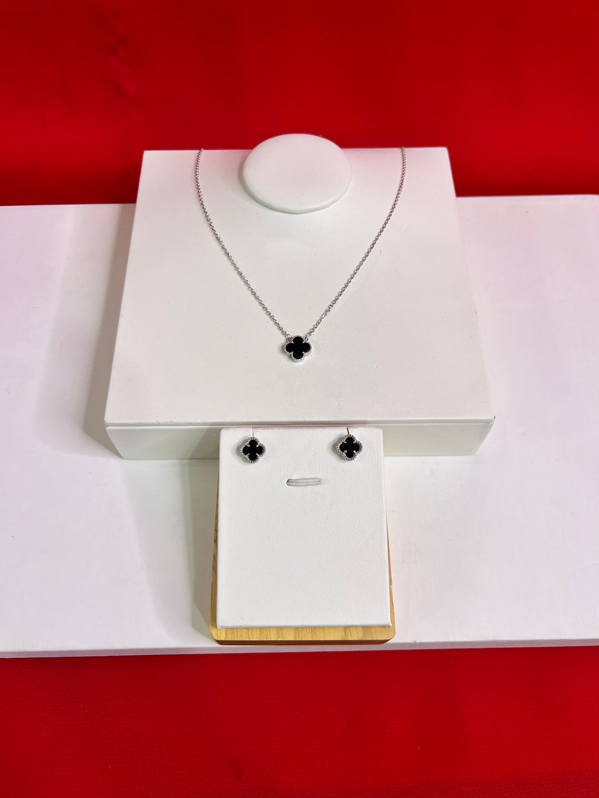 Vc Black Clover Leaf Pendant Set