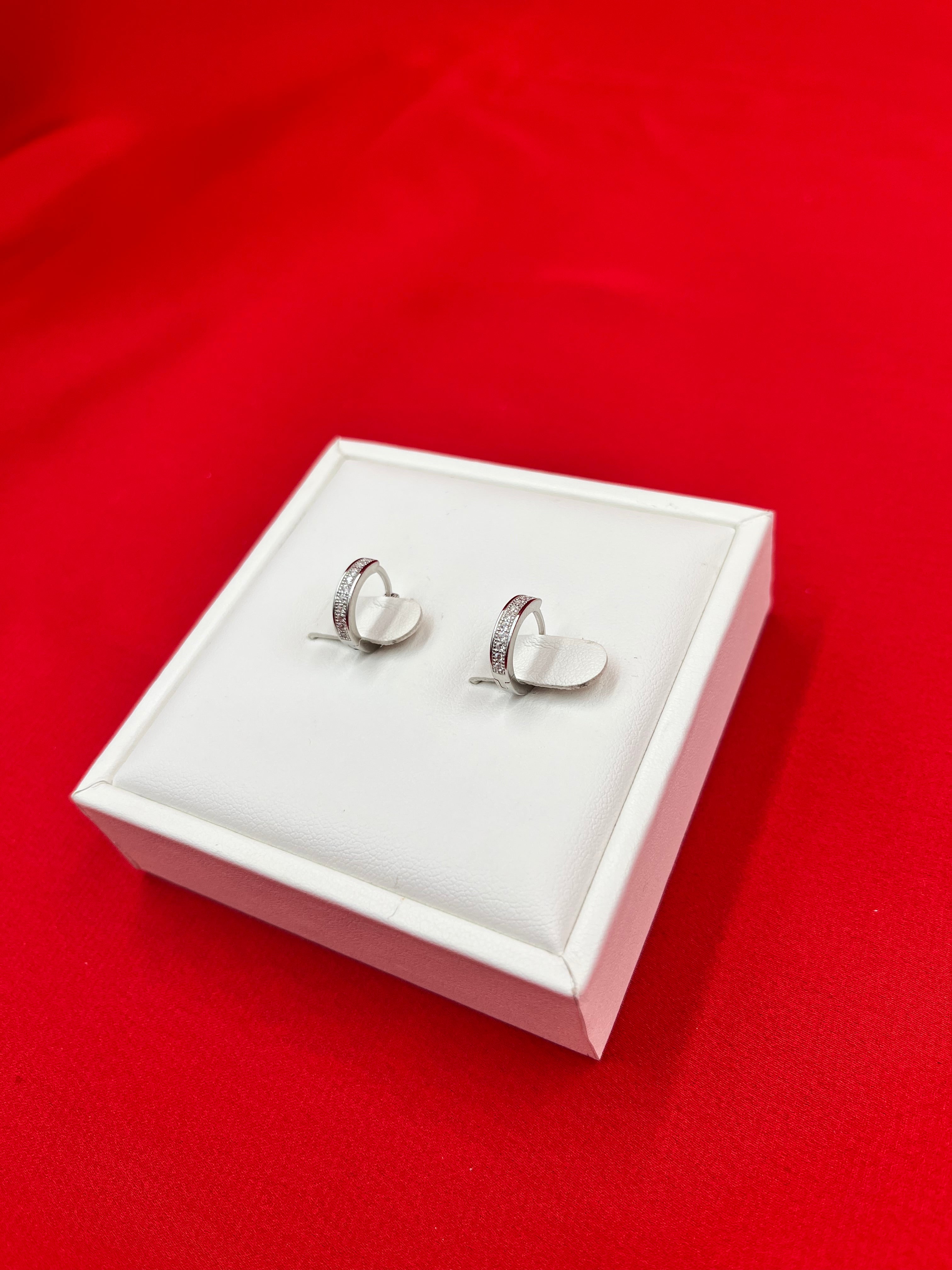 Single line Silver bali (hoops)
