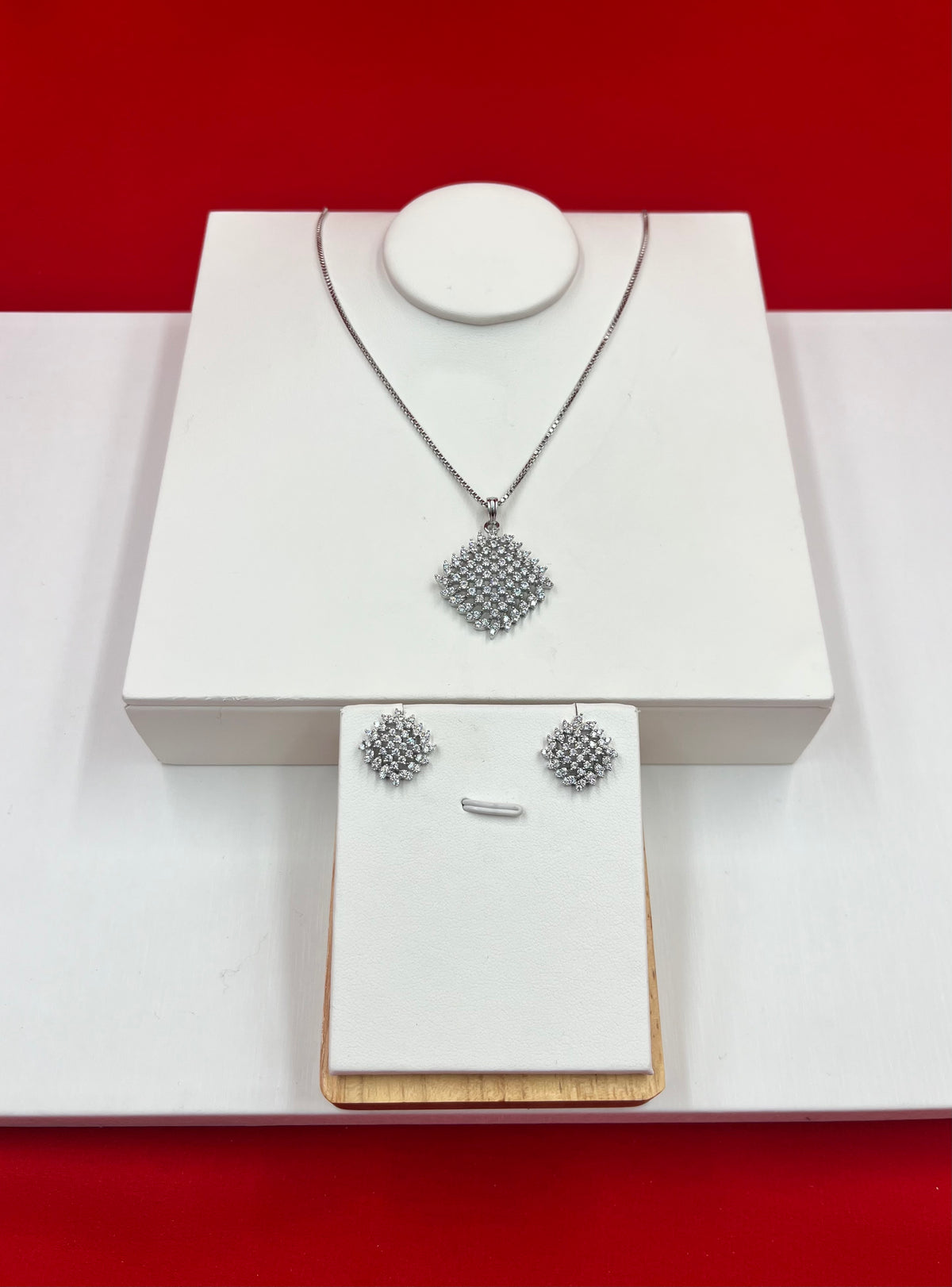 Silver Radiance Pendant Set