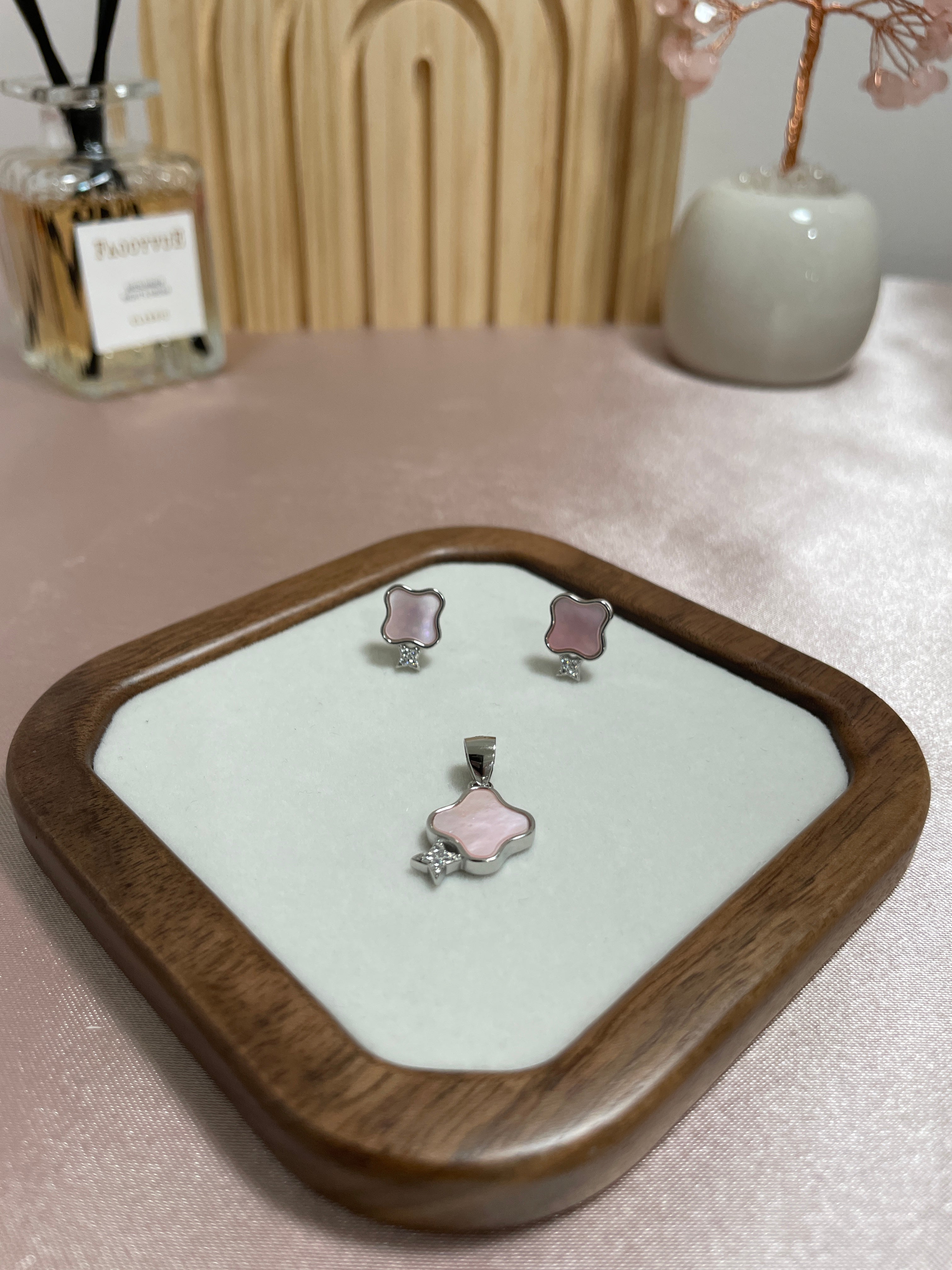Van-inspired Cleef Necklace